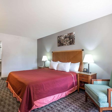Howard Johnson By Wyndham Scottsdale Old Town Экстерьер фото