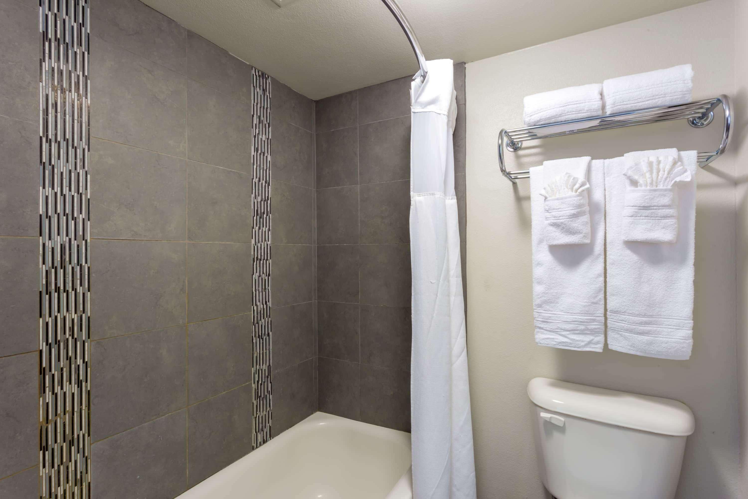 Howard Johnson By Wyndham Scottsdale Old Town Экстерьер фото