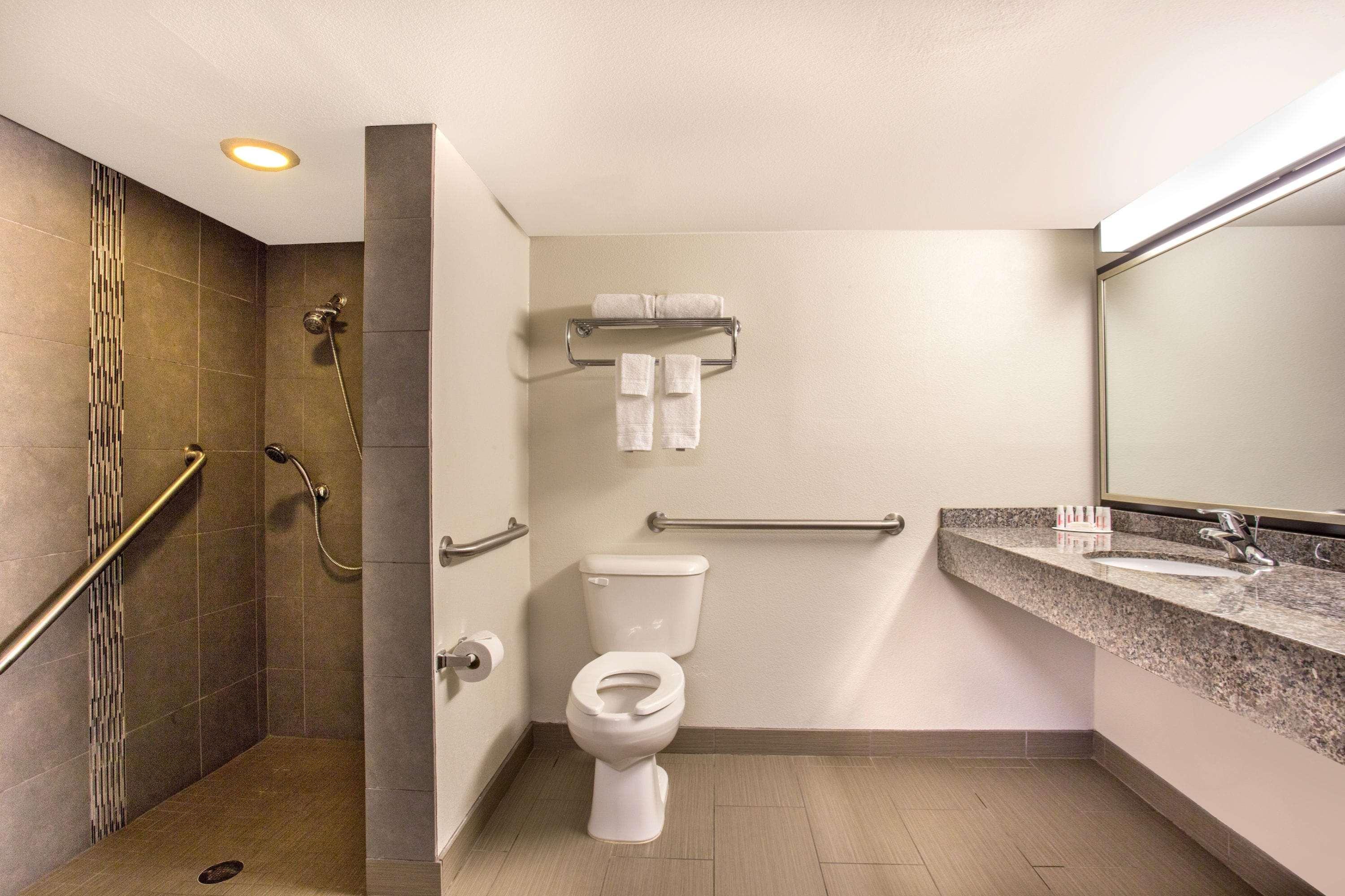 Howard Johnson By Wyndham Scottsdale Old Town Экстерьер фото