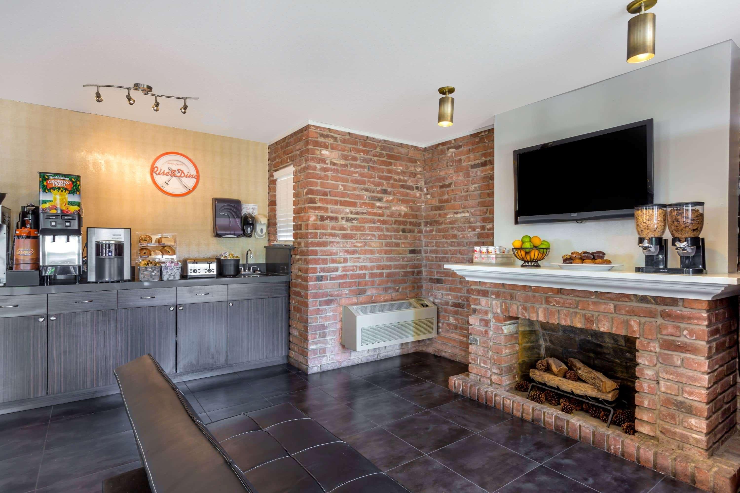 Howard Johnson By Wyndham Scottsdale Old Town Экстерьер фото