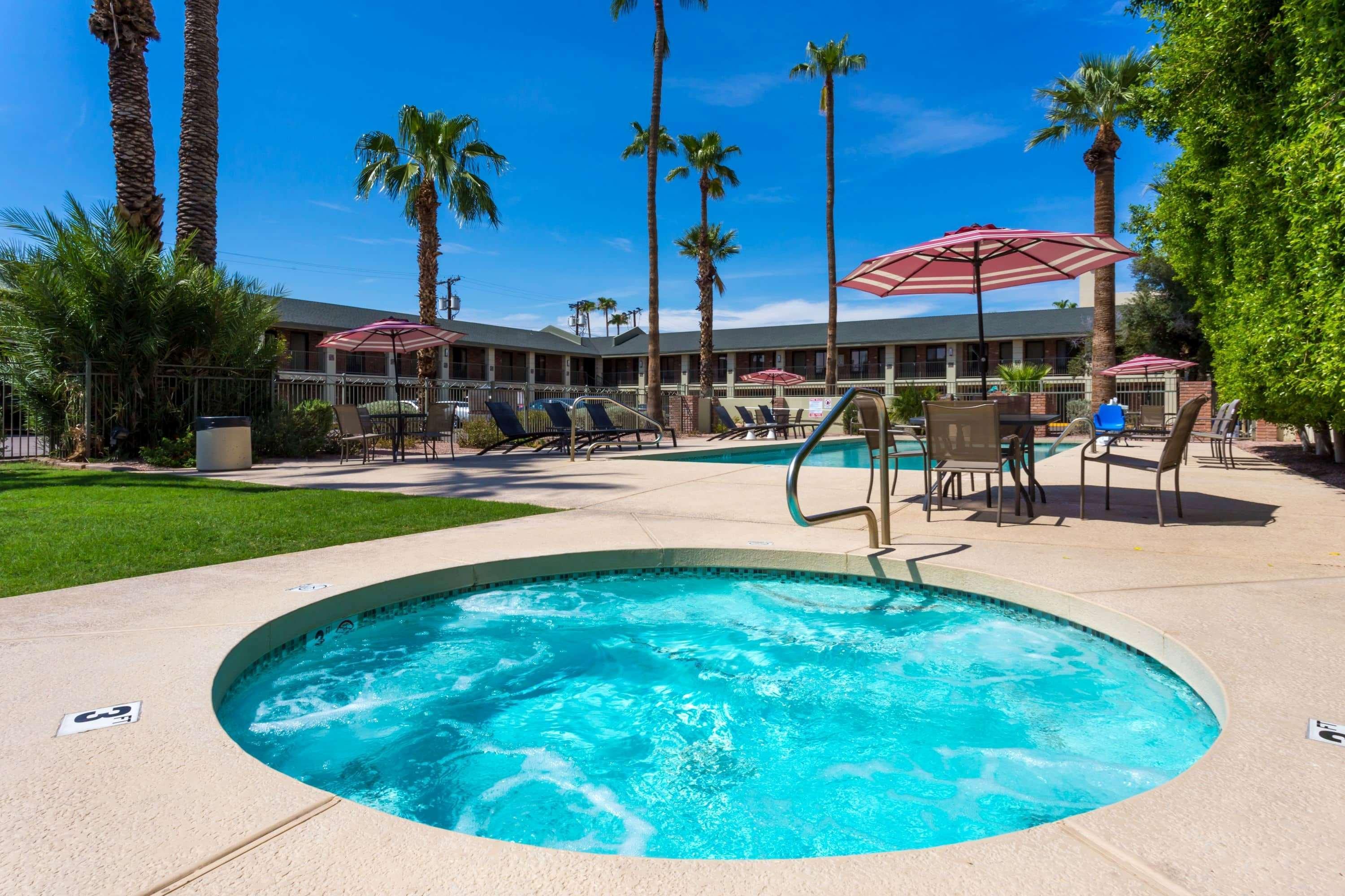 Howard Johnson By Wyndham Scottsdale Old Town Экстерьер фото