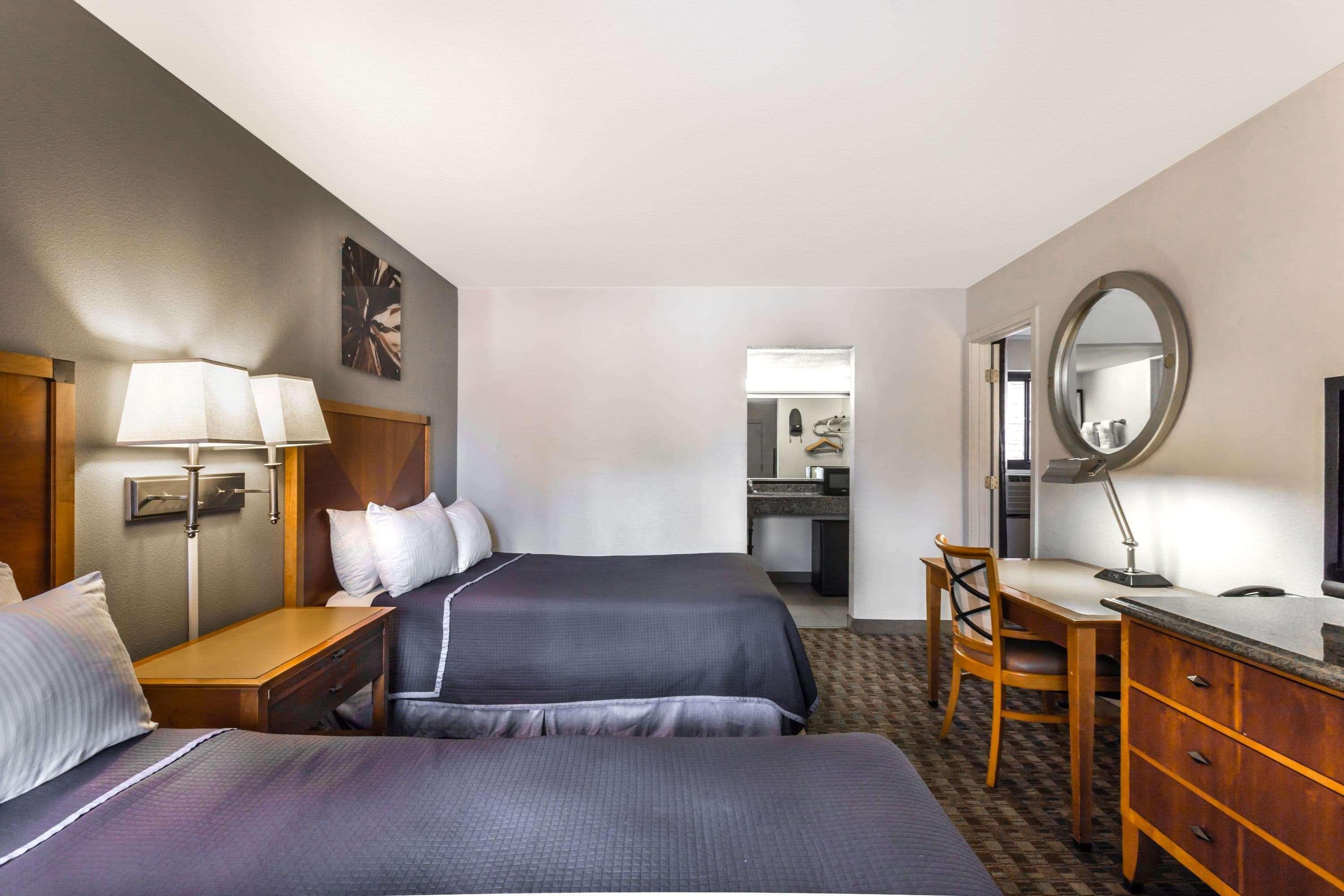 Howard Johnson By Wyndham Scottsdale Old Town Экстерьер фото