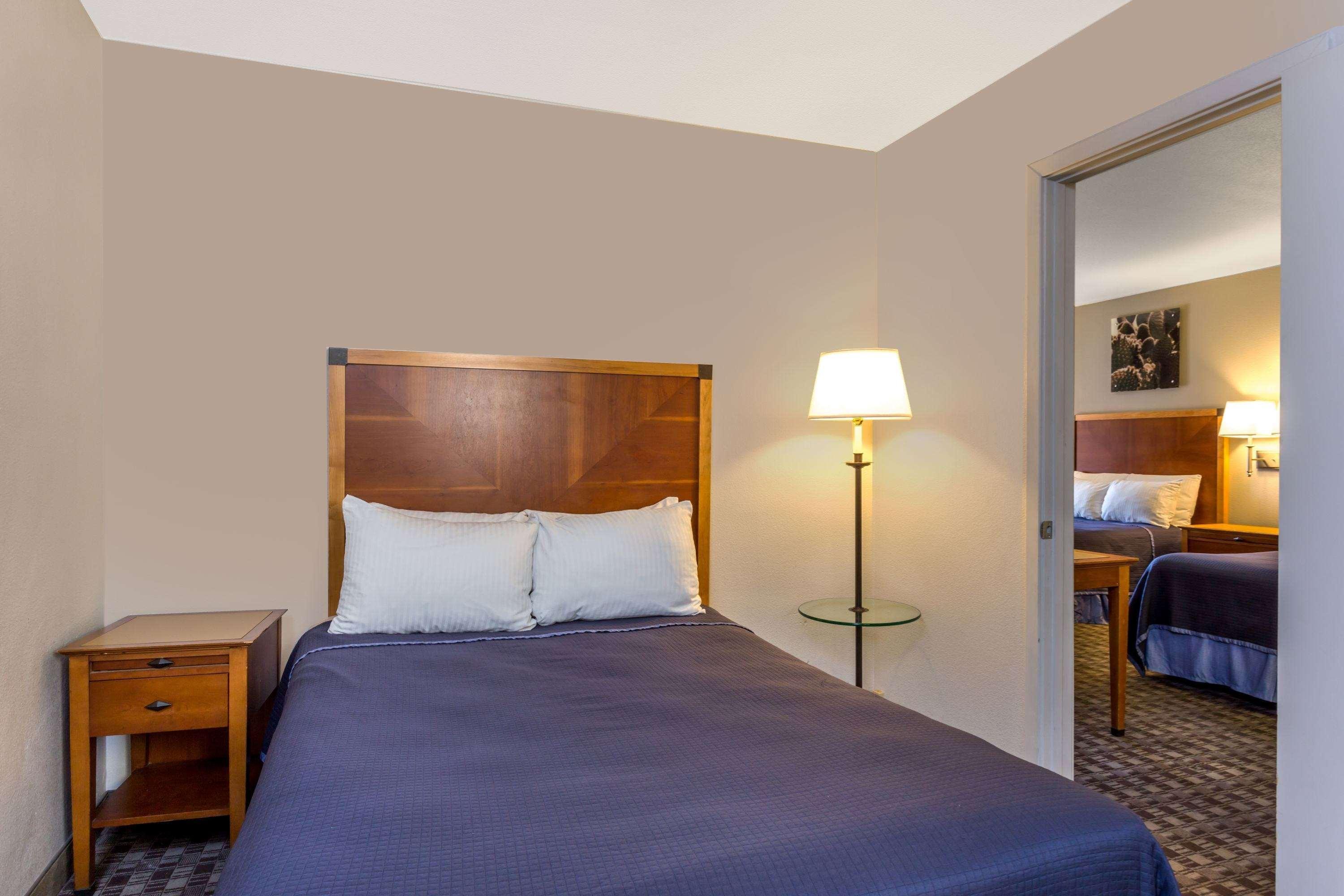 Howard Johnson By Wyndham Scottsdale Old Town Экстерьер фото