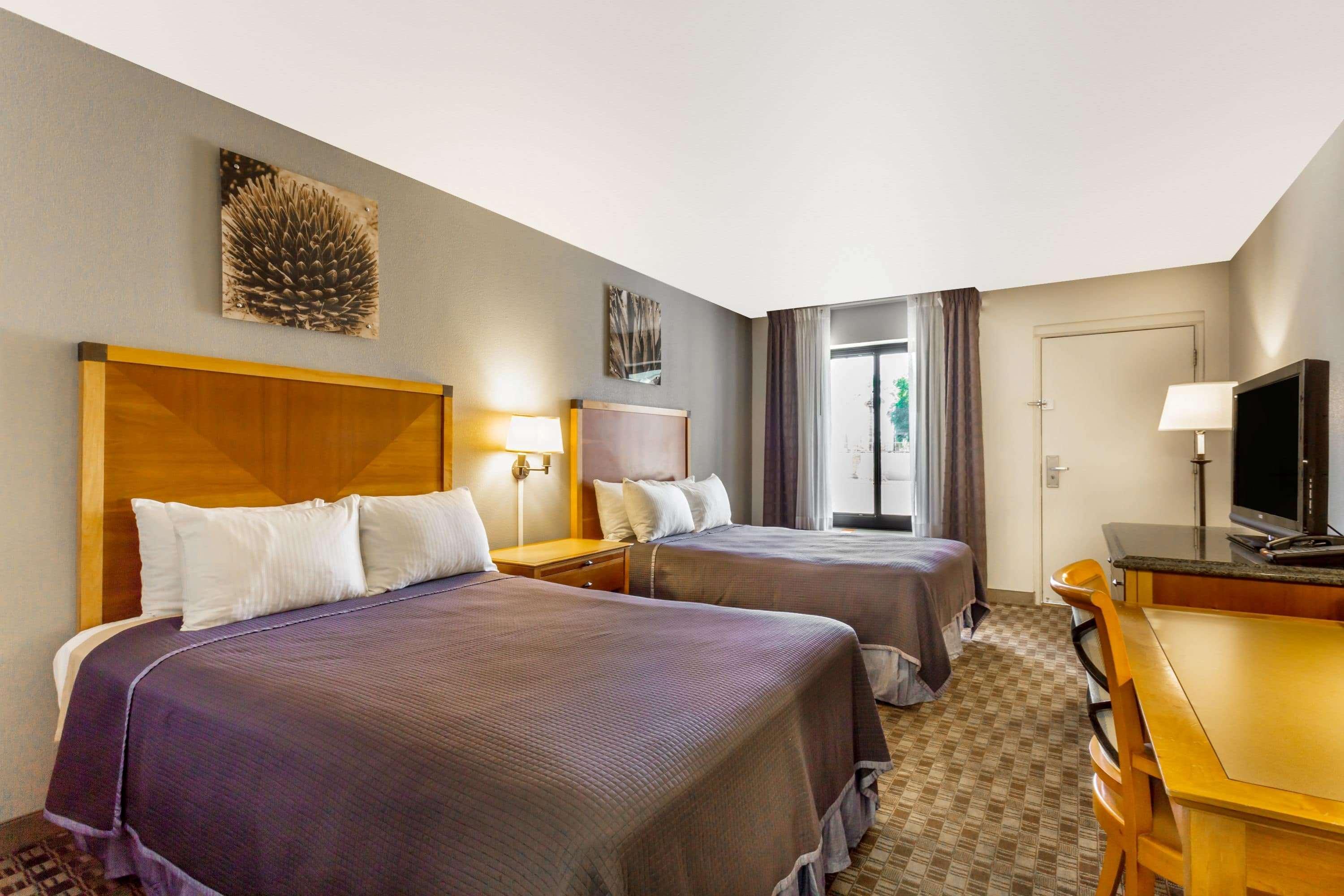Howard Johnson By Wyndham Scottsdale Old Town Экстерьер фото