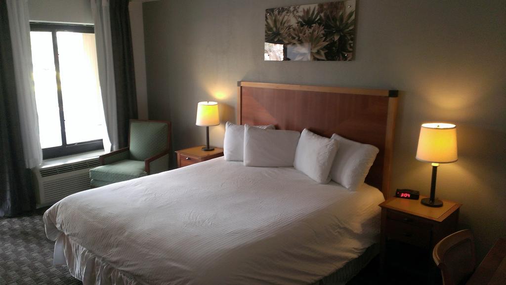 Howard Johnson By Wyndham Scottsdale Old Town Экстерьер фото