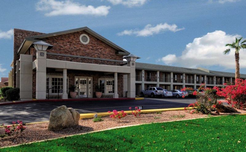 Howard Johnson By Wyndham Scottsdale Old Town Экстерьер фото
