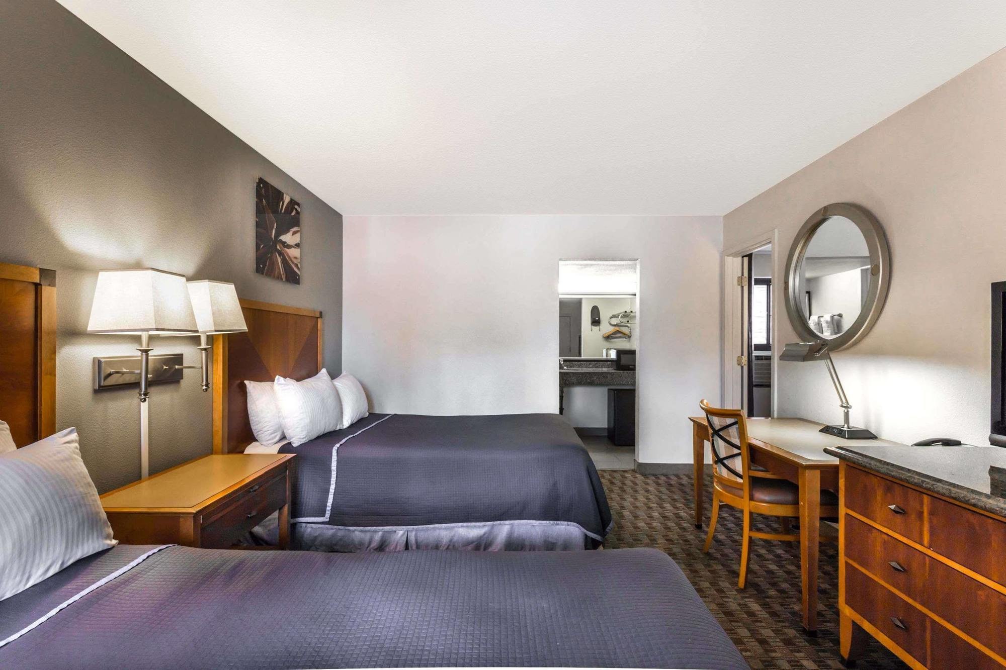Howard Johnson By Wyndham Scottsdale Old Town Экстерьер фото