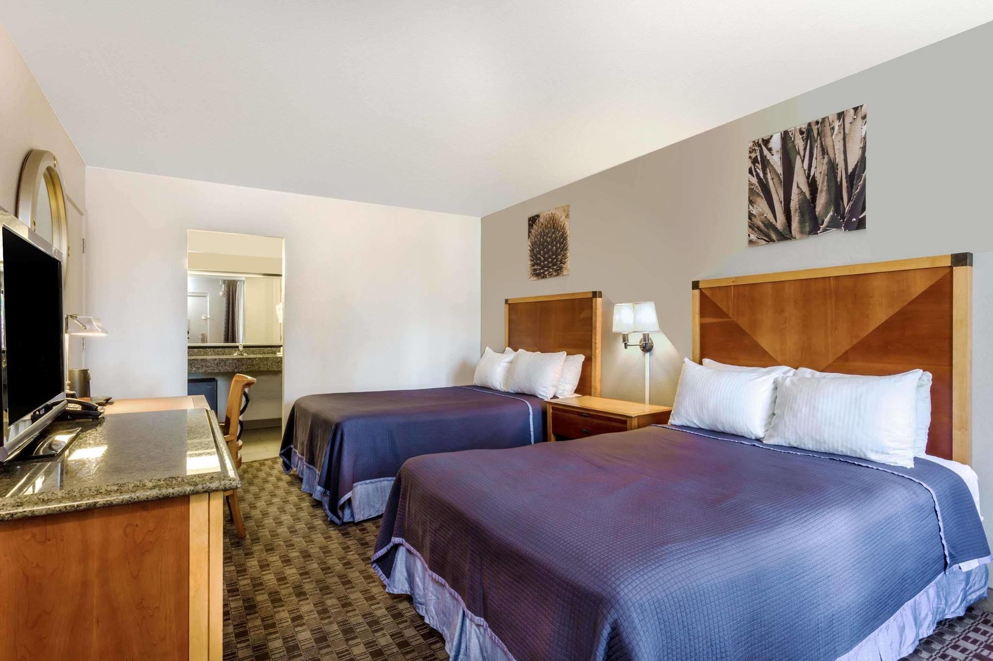 Howard Johnson By Wyndham Scottsdale Old Town Экстерьер фото